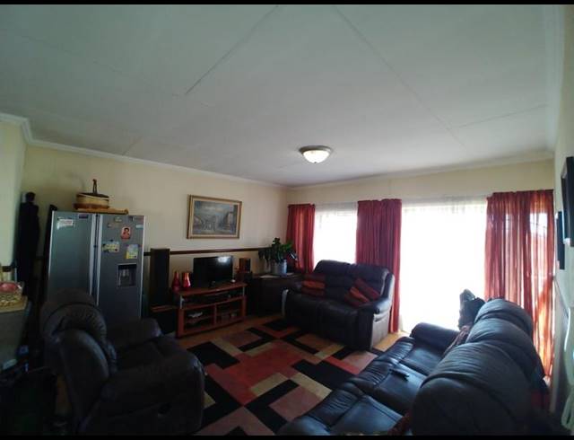 2 BEDROOM TOWNHOUSE FOR SALE IN DALPARK EXT 1